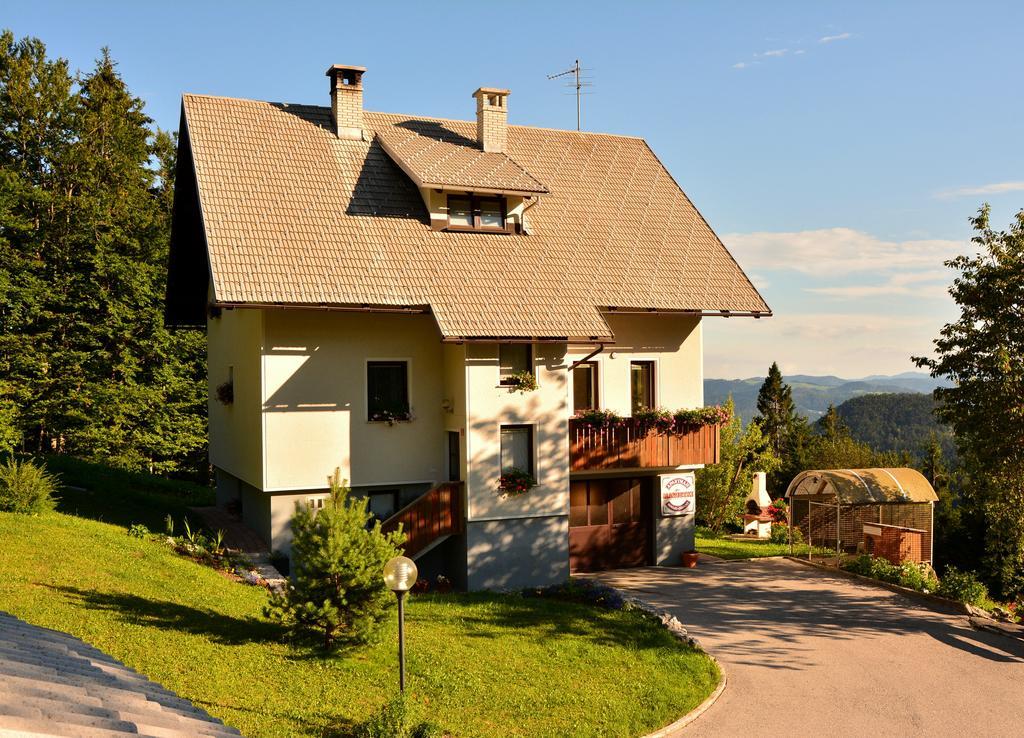 Apartments Pri Marjetki Церкно Екстериор снимка
