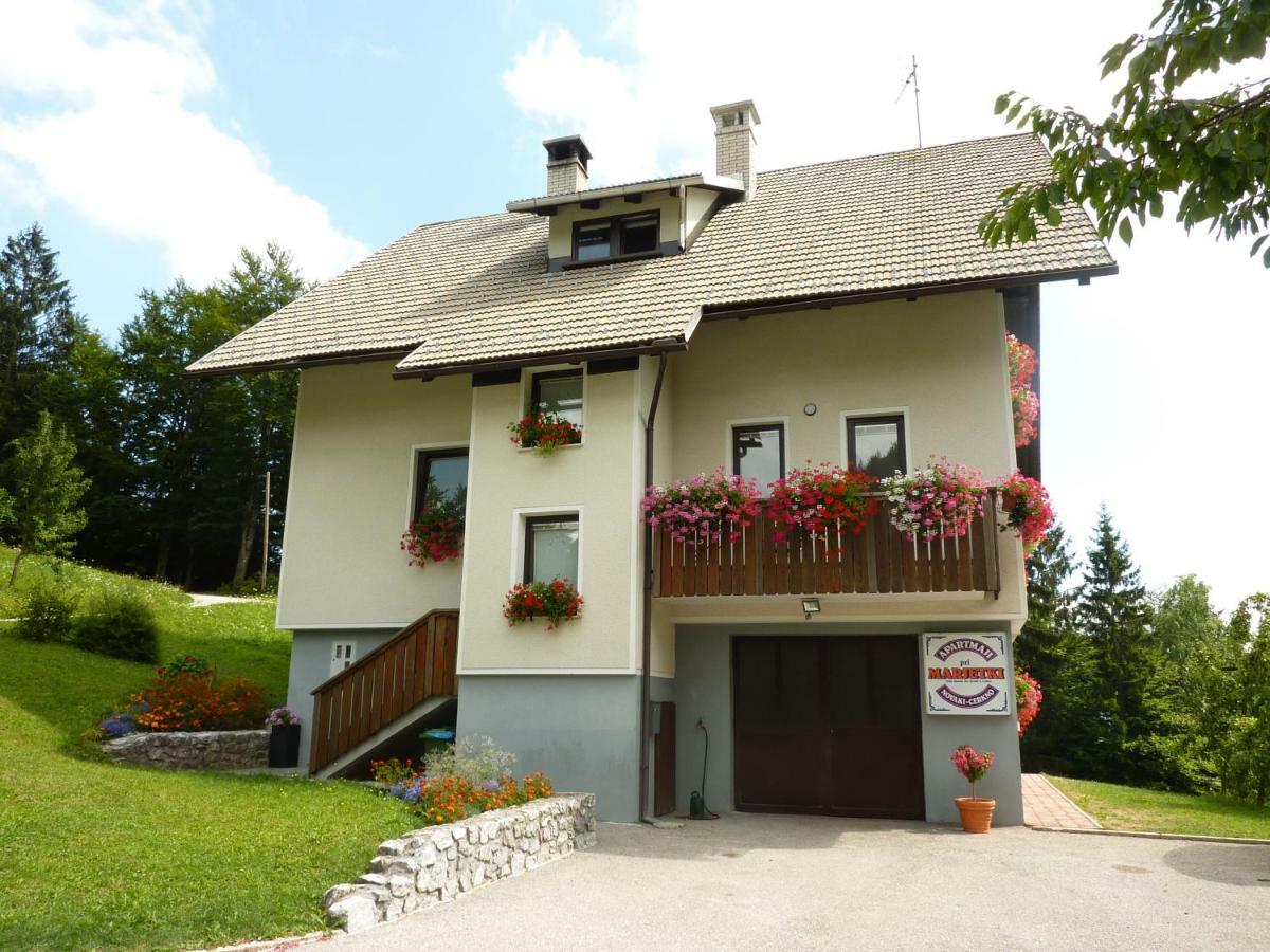 Apartments Pri Marjetki Церкно Екстериор снимка