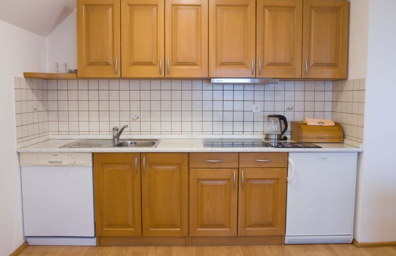 Apartments Pri Marjetki Церкно Екстериор снимка