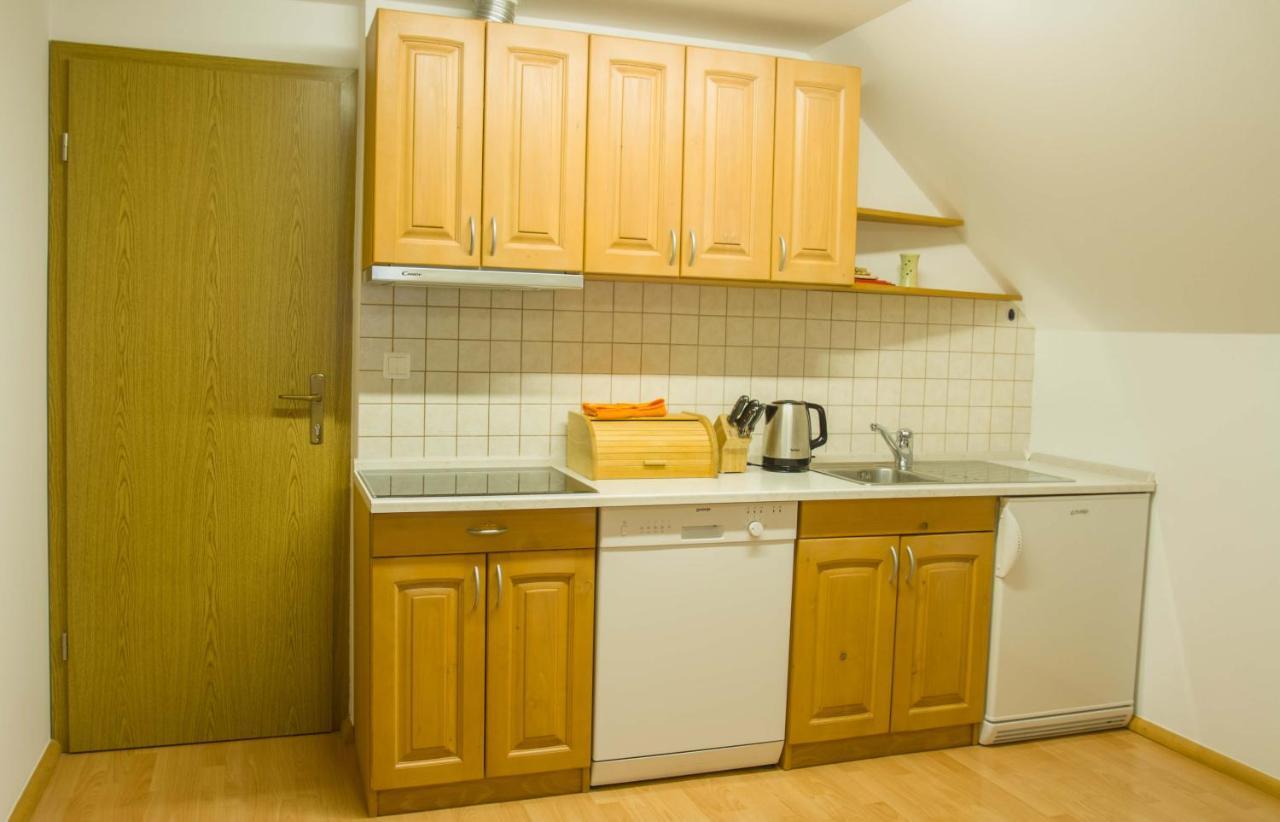 Apartments Pri Marjetki Церкно Екстериор снимка